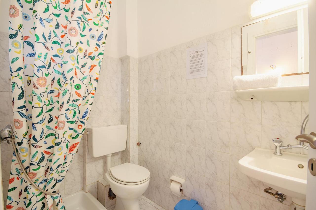 Villa Rosa Apartments กูเวีย ภายนอก รูปภาพ