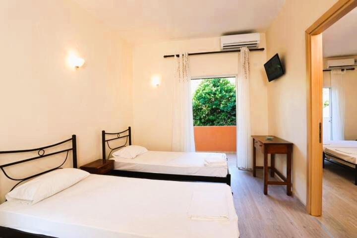 Villa Rosa Apartments กูเวีย ภายนอก รูปภาพ