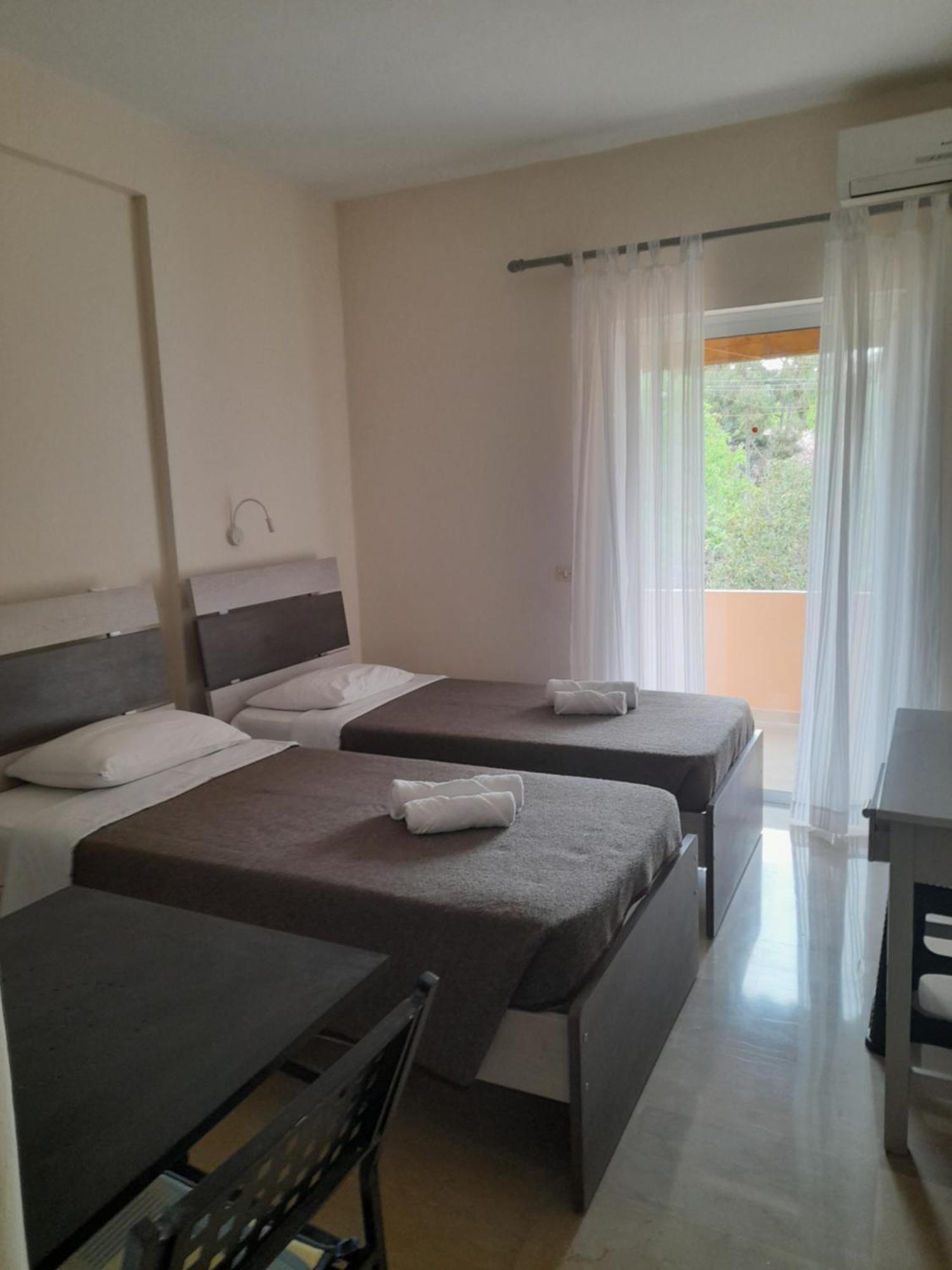 Villa Rosa Apartments กูเวีย ภายนอก รูปภาพ